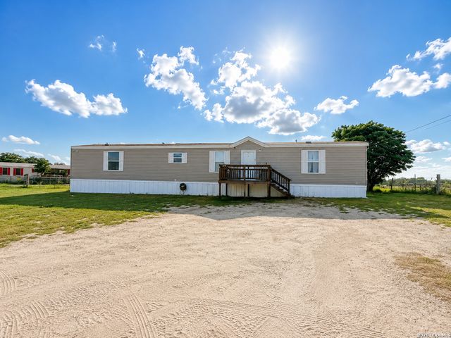 4814 Young Oak, Elmendorf, TX 78112