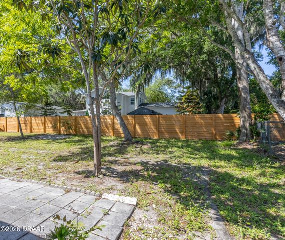 1688 Montgomery Avenue, Daytona Beach, FL 32117