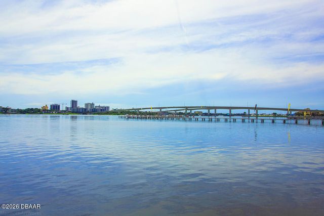 1688 Montgomery Avenue, Daytona Beach, FL 32117