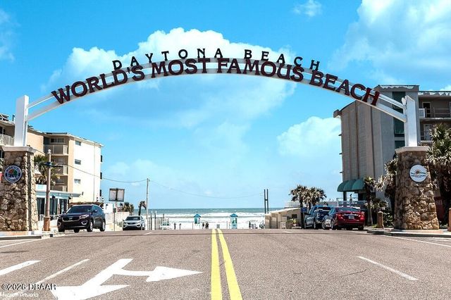 1688 Montgomery Avenue, Daytona Beach, FL 32117