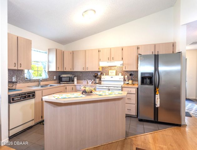 1688 Montgomery Avenue, Daytona Beach, FL 32117