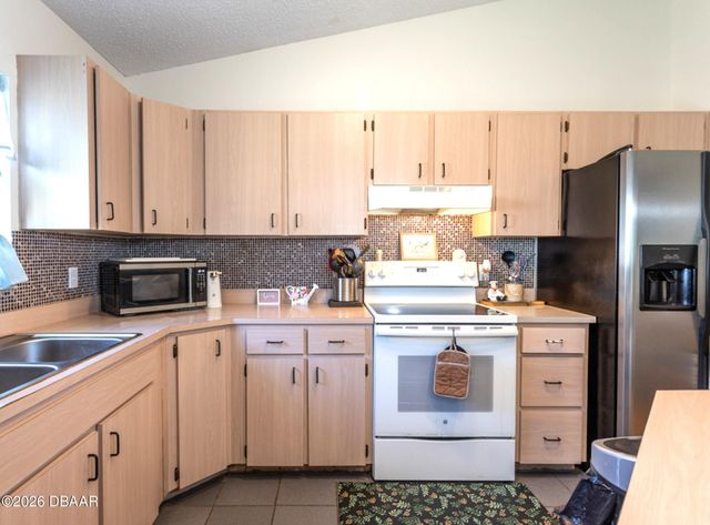 1688 Montgomery Avenue, Daytona Beach, FL 32117