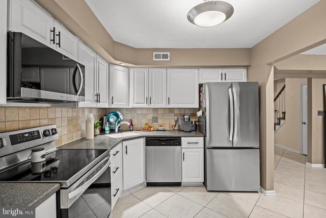 136 LAMPLIGHTER CT, Marlton, NJ 08053