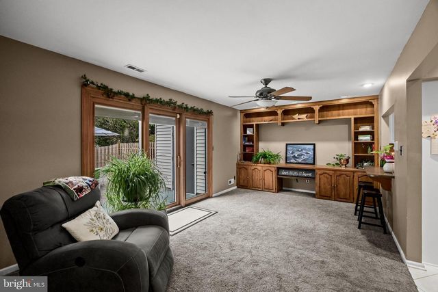 136 LAMPLIGHTER CT, Marlton, NJ 08053