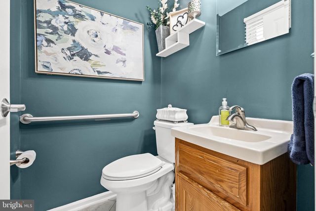 136 LAMPLIGHTER CT, Marlton, NJ 08053