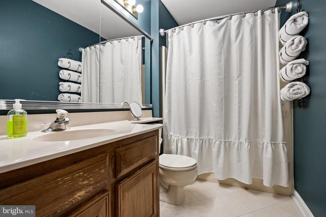 136 LAMPLIGHTER CT, Marlton, NJ 08053