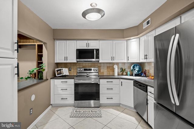 136 LAMPLIGHTER CT, Marlton, NJ 08053