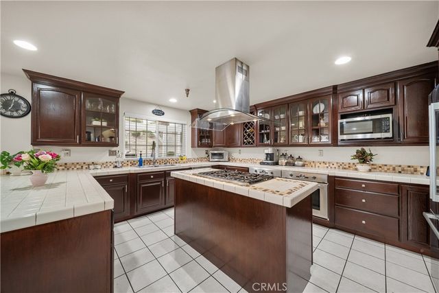 12647 Hubbard Street, Sylmar, CA 91342