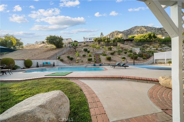 12647 Hubbard Street, Sylmar, CA 91342