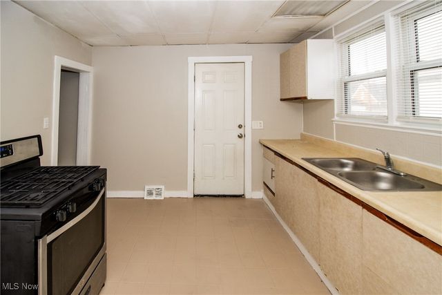 3818 Highland Road, Cleveland, OH 44111