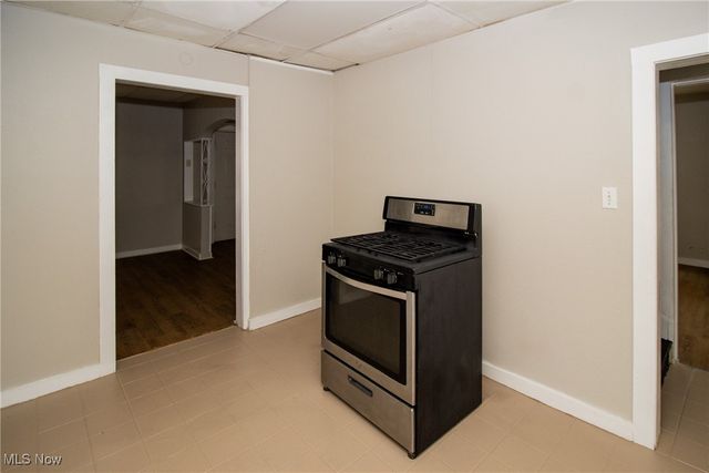 3818 Highland Road, Cleveland, OH 44111