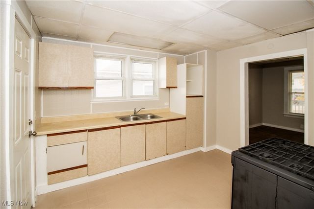 3818 Highland Road, Cleveland, OH 44111