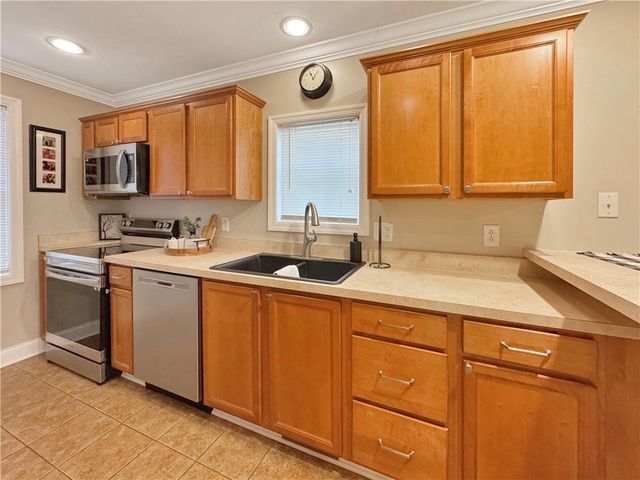 216 E Edgewood Ave, New Castle, PA 16105