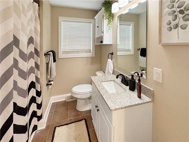 216 E Edgewood Ave, New Castle, PA 16105