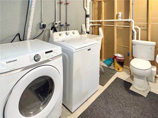 216 E Edgewood Ave, New Castle, PA 16105