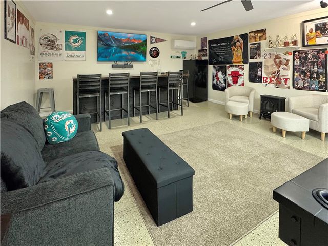 216 E Edgewood Ave, New Castle, PA 16105