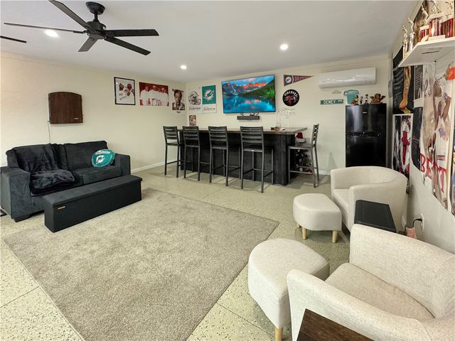 216 E Edgewood Ave, New Castle, PA 16105