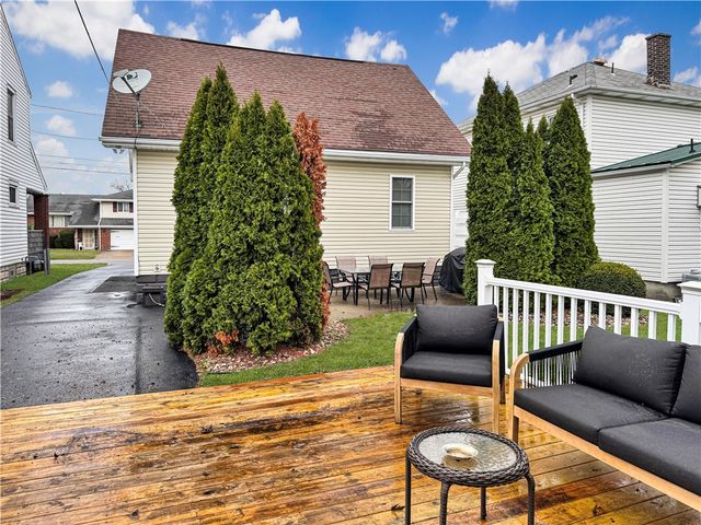 216 E Edgewood Ave, New Castle, PA 16105