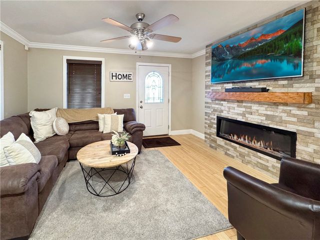 216 E Edgewood Ave, New Castle, PA 16105