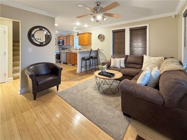 216 E Edgewood Ave, New Castle, PA 16105