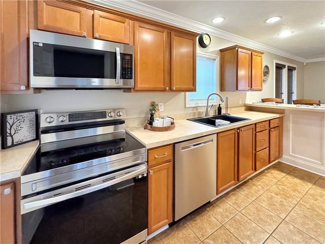 216 E Edgewood Ave, New Castle, PA 16105