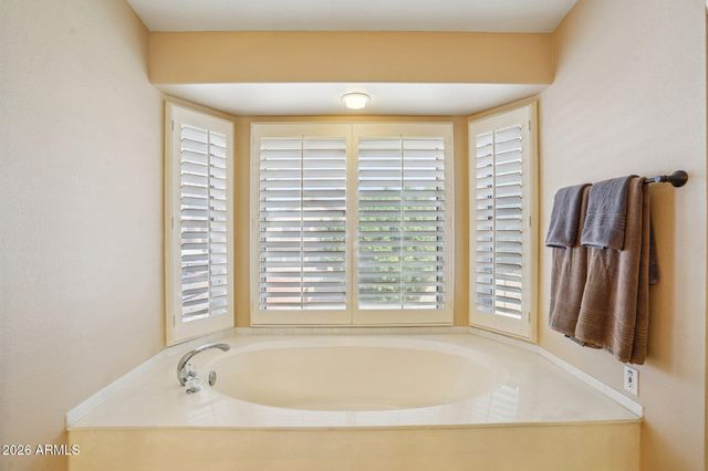 6572 W ABRAHAM Lane, Glendale, AZ 85308