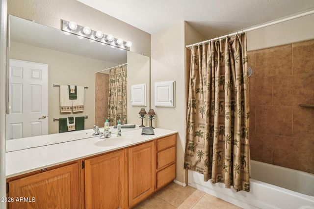 6572 W ABRAHAM Lane, Glendale, AZ 85308