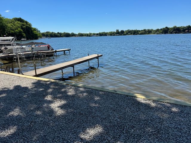 33670 N Lake Shore Drive, Grayslake, IL 60030