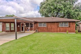 2719 Avenue M, Nederland, TX 77627