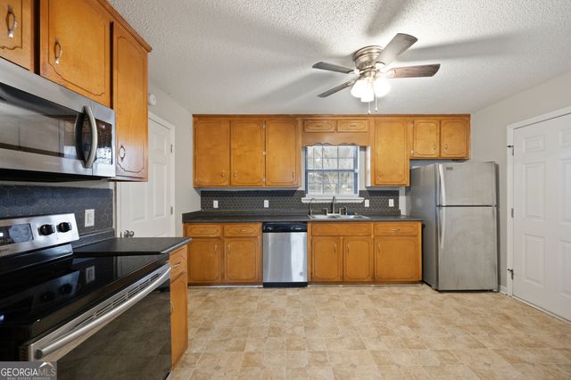 913 Churchfield Drive, Hinesville, GA 31313