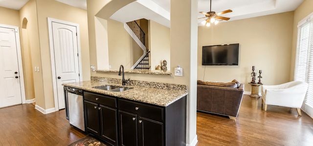 345 RIVERDALE DR, Oakland, TN 38060