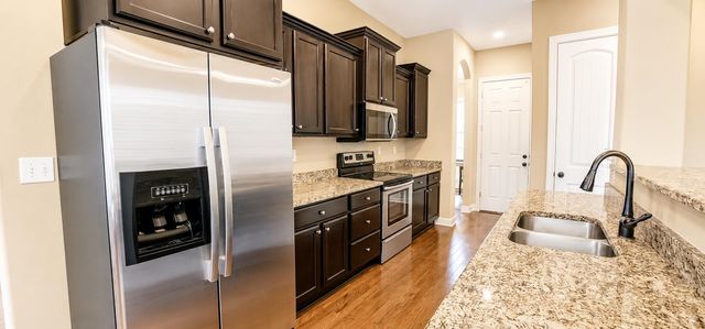 345 RIVERDALE DR, Oakland, TN 38060