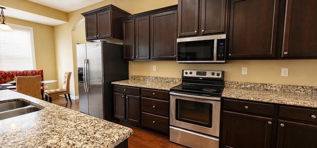 345 RIVERDALE DR, Oakland, TN 38060