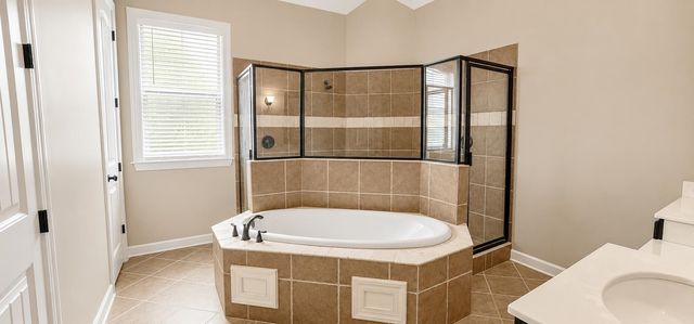 345 RIVERDALE DR, Oakland, TN 38060
