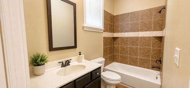 345 RIVERDALE DR, Oakland, TN 38060