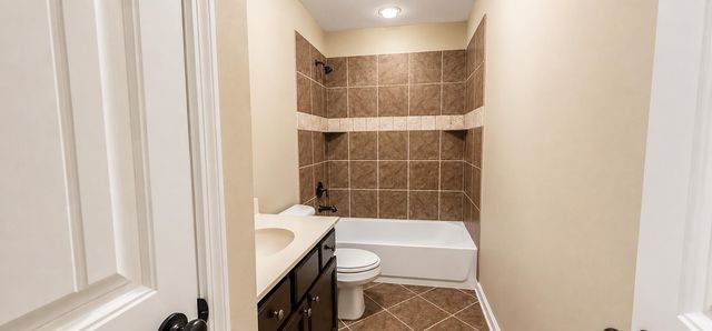 345 RIVERDALE DR, Oakland, TN 38060