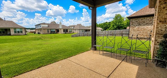 345 RIVERDALE DR, Oakland, TN 38060