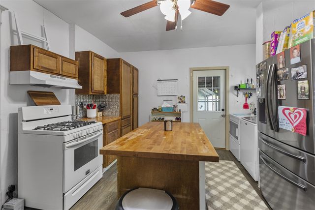 142 S West Street, Hillsdale, MI 49242