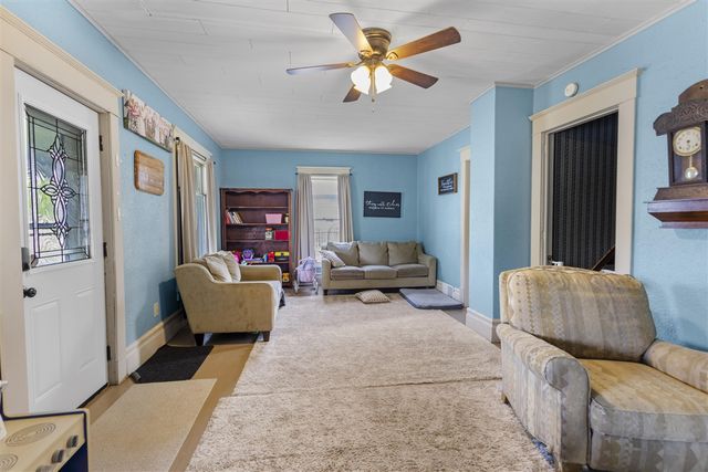 142 S West Street, Hillsdale, MI 49242