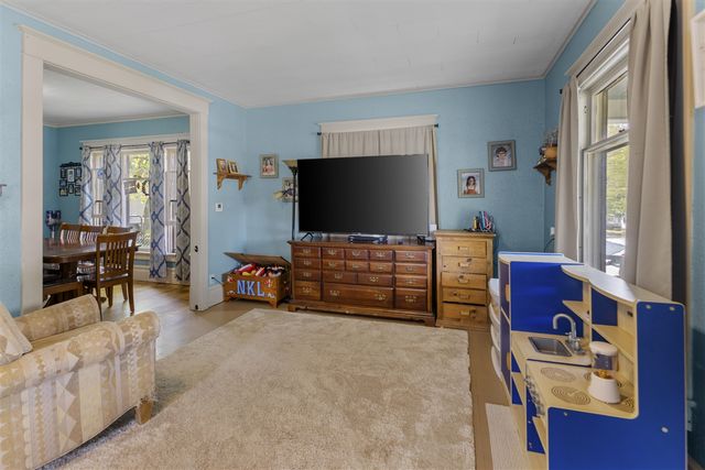 142 S West Street, Hillsdale, MI 49242