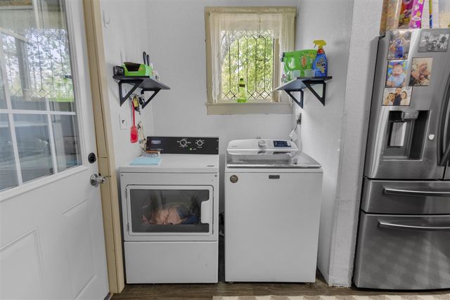 142 S West Street, Hillsdale, MI 49242