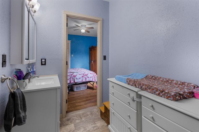 142 S West Street, Hillsdale, MI 49242