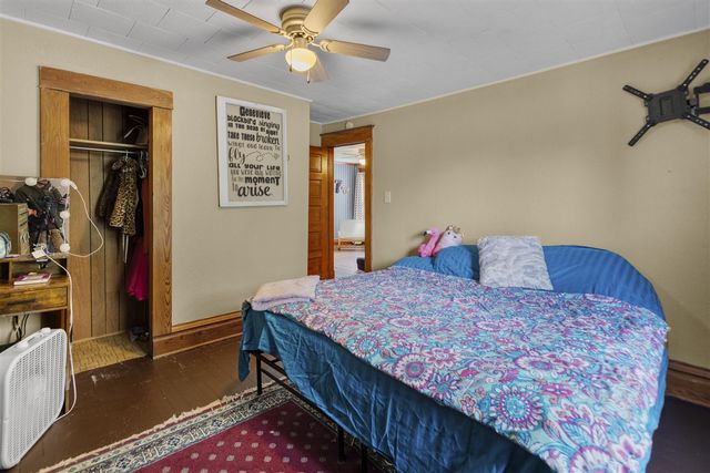 142 S West Street, Hillsdale, MI 49242