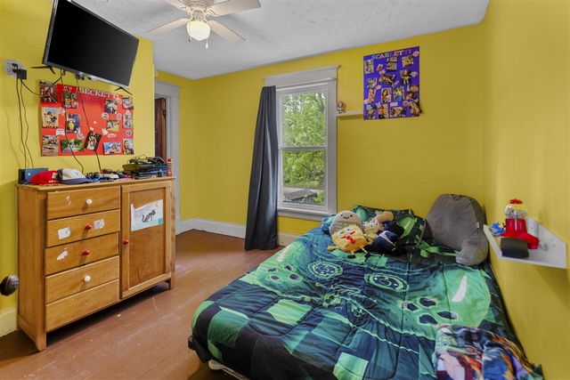 142 S West Street, Hillsdale, MI 49242