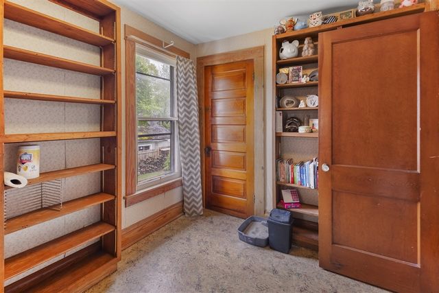 142 S West Street, Hillsdale, MI 49242