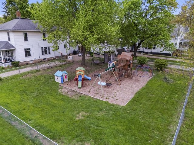 142 S West Street, Hillsdale, MI 49242