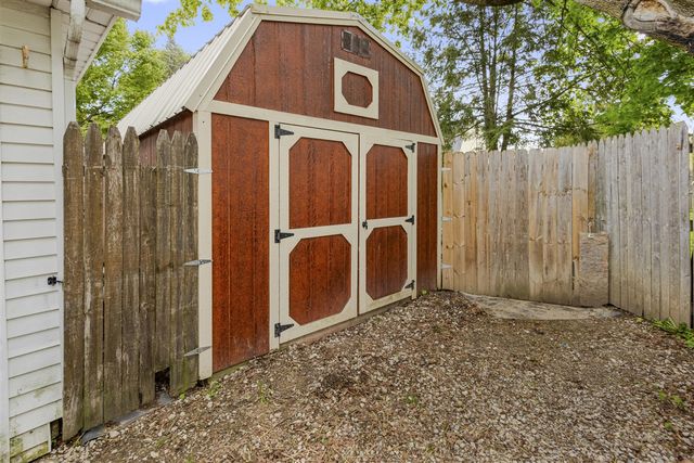 142 S West Street, Hillsdale, MI 49242