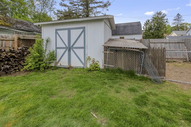 142 S West Street, Hillsdale, MI 49242