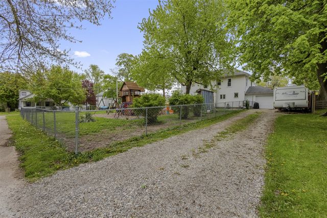 142 S West Street, Hillsdale, MI 49242
