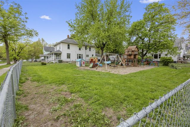 142 S West Street, Hillsdale, MI 49242